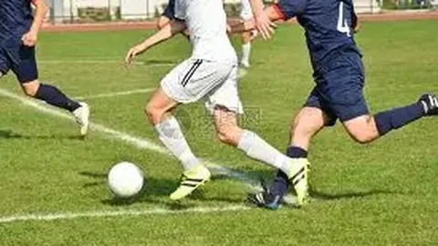 伊恩-赖特炮轰女足欧冠场地：赛地状况不堪入目。